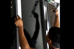重庆莜歌门窗专业现场打胶视频