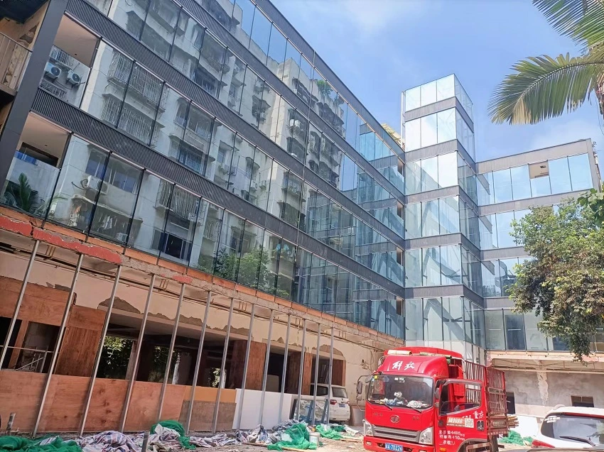 酒店客房断桥铝合金窗细节特写