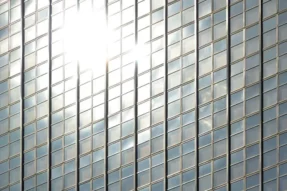 玻璃可见光透射比与反射比:光与建筑的对话 玻璃可见光透射比与反射比:光与建筑的对话