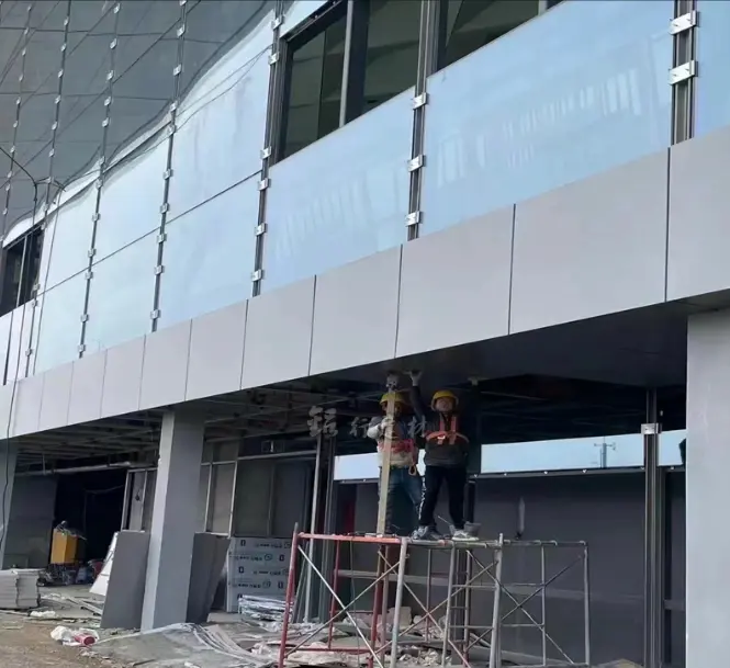 铝单板幕墙施工现场