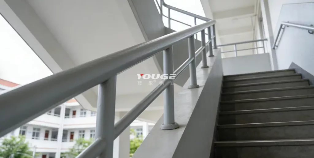 日喀则市学校防护栏杆：高海拔严寒环境下的安全与耐久性解决方案