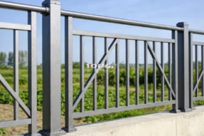 塔城市公共建筑铝合金户外栏杆系统:边境城市的抗风沙与全气候耐久性设计 塔城市公共建筑铝合金户外栏杆系统:边境城市的抗风沙与全气候耐久性设计