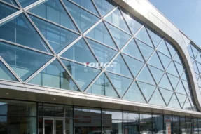 乌苏市大型商超建筑幕墙与门窗系统:应对干旱区气候的高性能与运营适应性设计 乌苏市大型商超建筑幕墙与门窗系统:应对干旱区气候的高性能与运营适应性设计