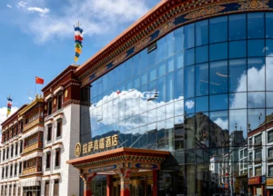 霍尔果斯市酒店玻璃幕墙制作厂家_酒店幕墙设计安装_玻璃幕墙价格咨询