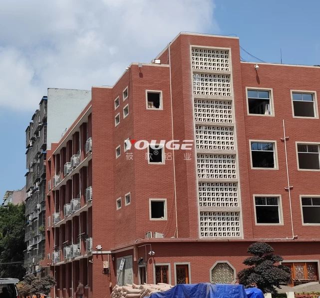 渝北实验小学铝合金门窗安装工程