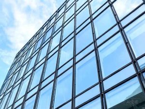 綦江区公共建筑精致钢幕墙工程案例：技术方案与施工详解